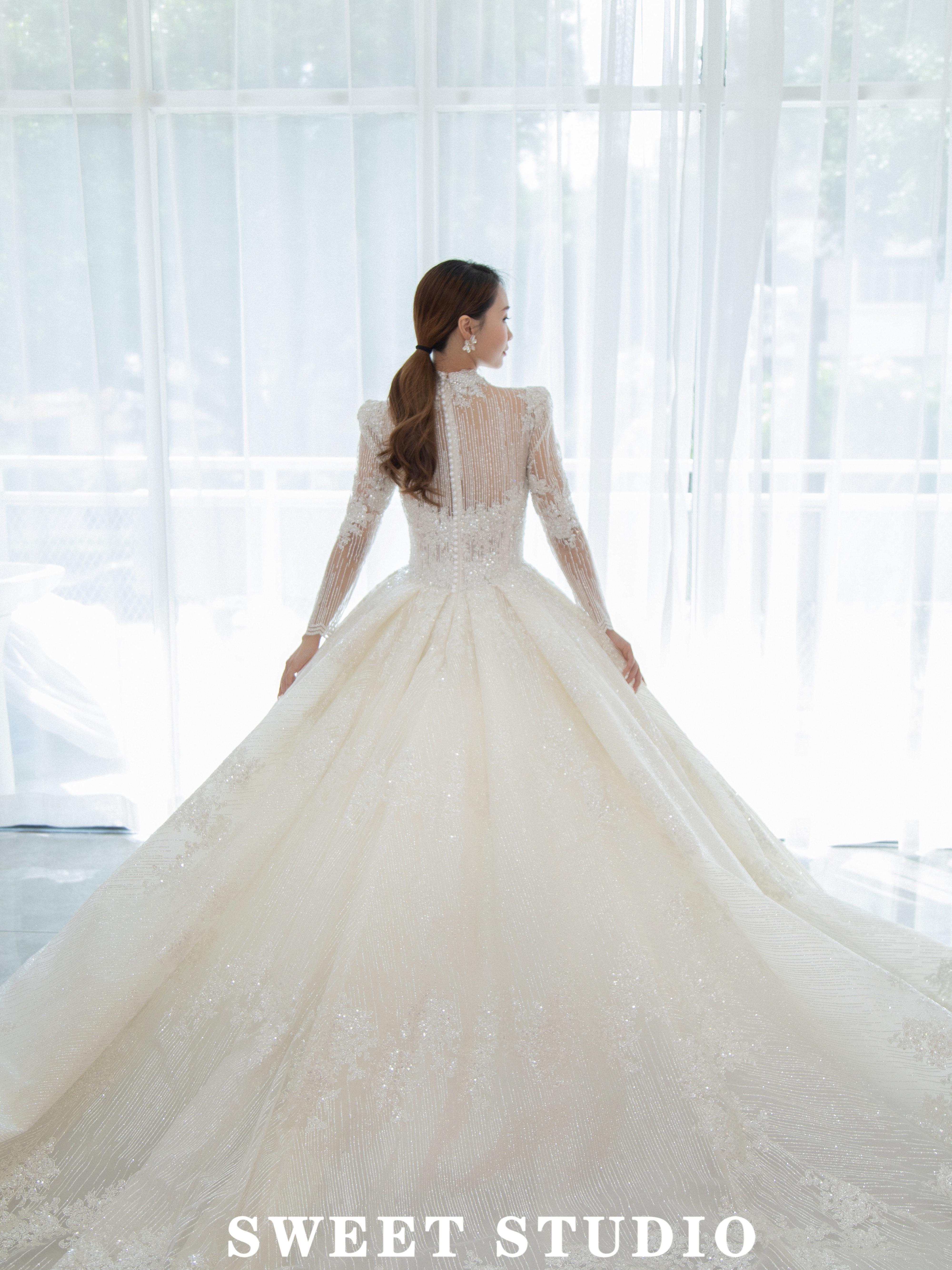 【皇家尊享】皇室大拖婚纱+总监全程跟妆套餐