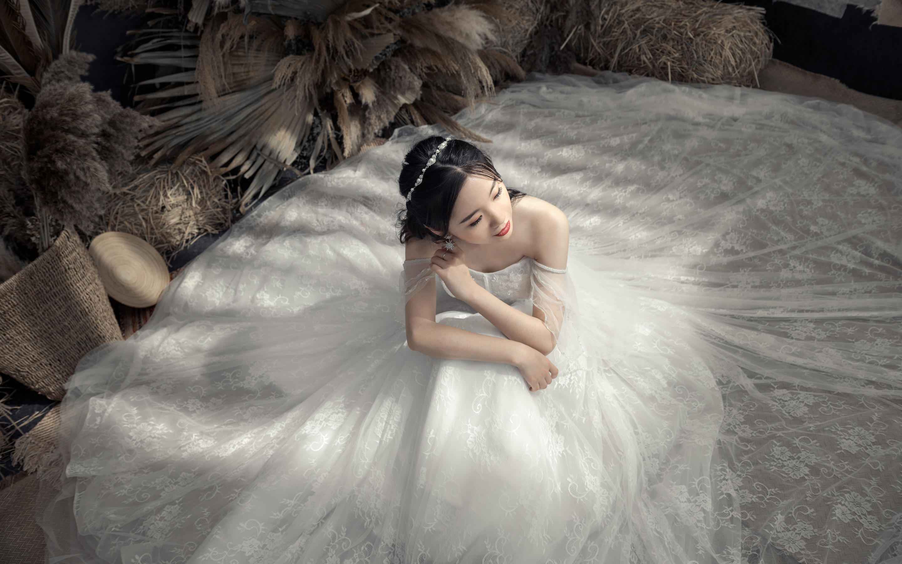 清透羽翼感抹胸一字肩轻纱