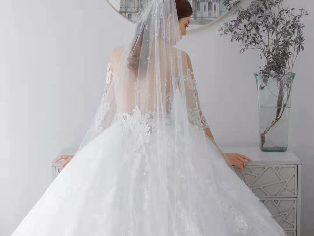 【高端定制】婚纱套系＋总监跟妆+伴娘服