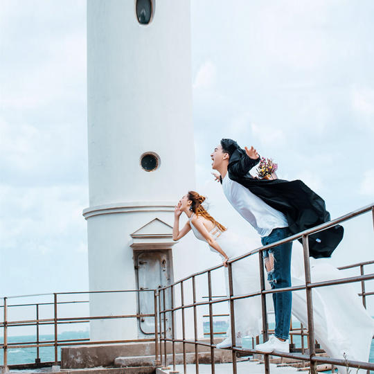 海景婚纱照 海边电影风婚纱照
