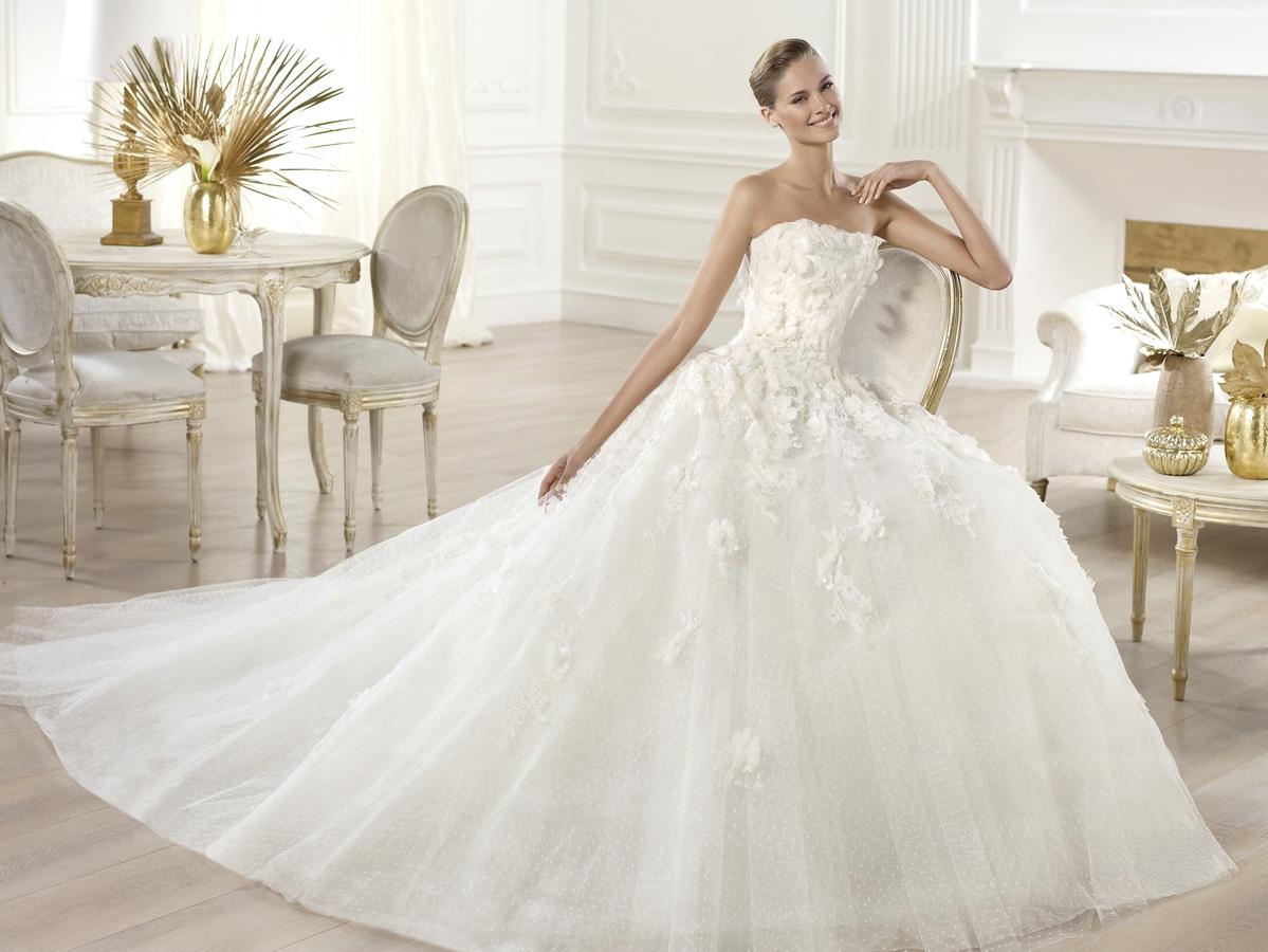 K女王高端明星爆款拖尾秀禾主纱三件套租赁套系