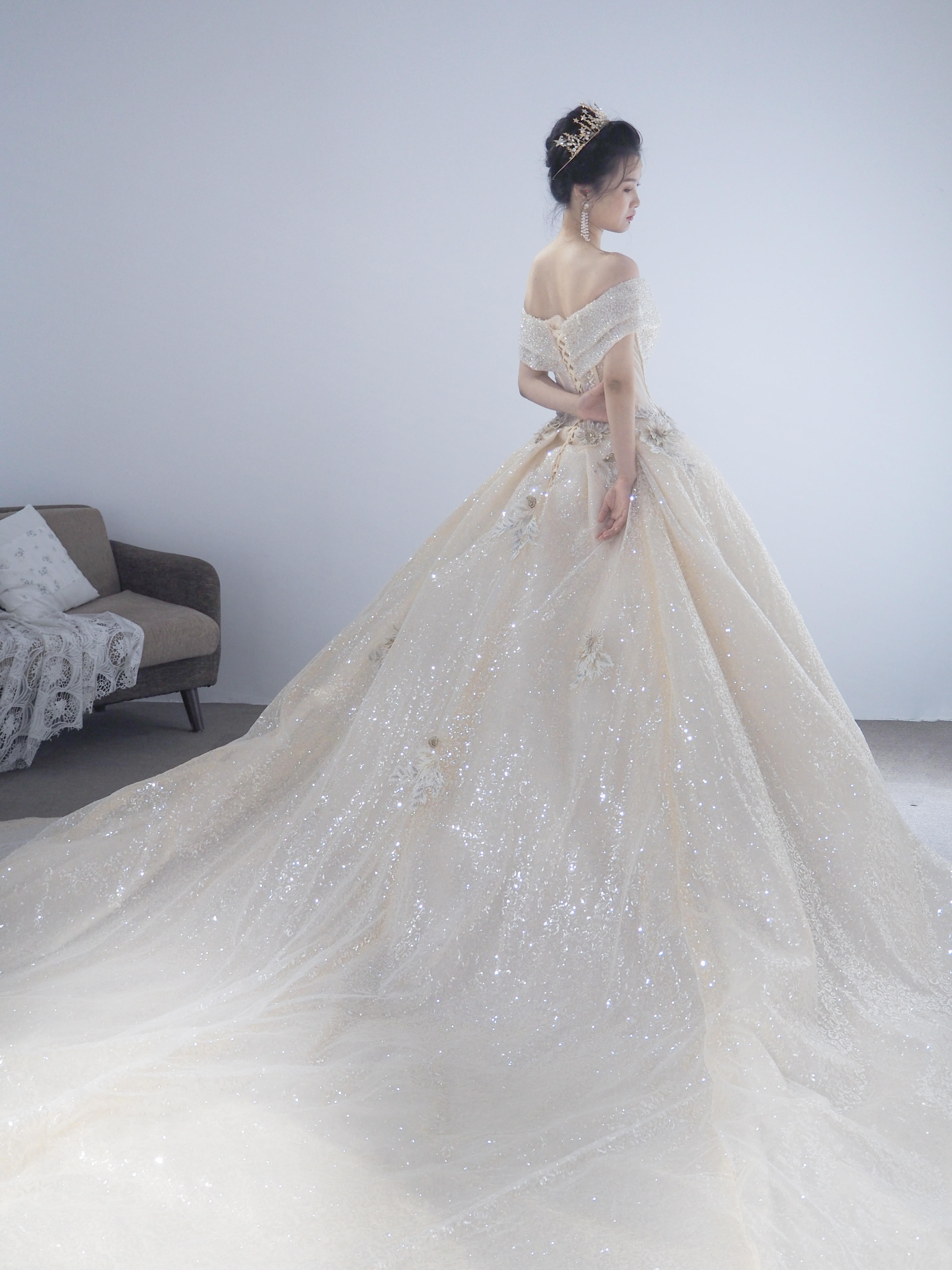 【也宁婚纱】2件套租赁  高定拖尾主纱版