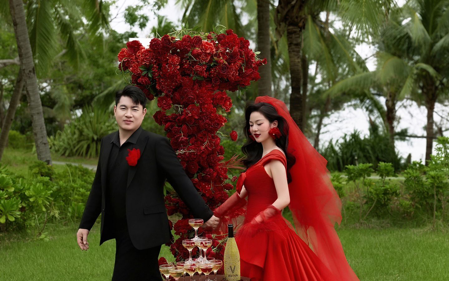 谁说婚纱只有白色，不，我都要