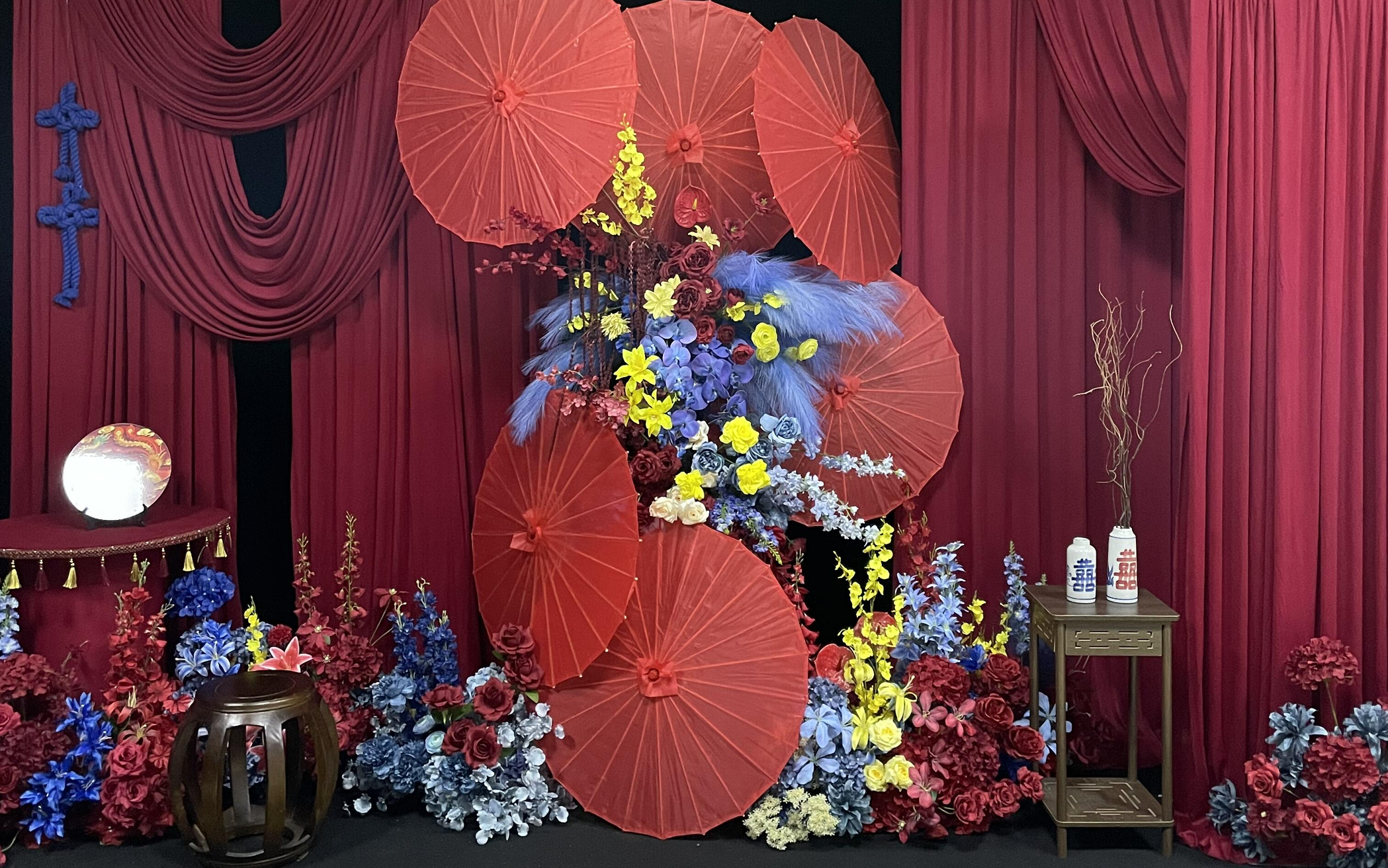 氛围感拉满的红伞新中式布景