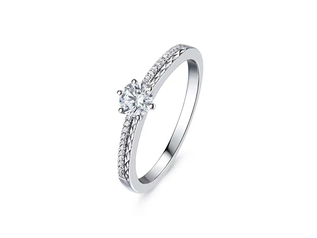 六福珠宝婚嫁系列「幸福流转」18K钻石对戒女款