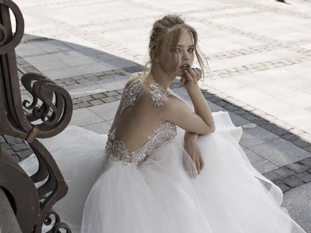 轻奢高级婚纱+星级跟妆套餐