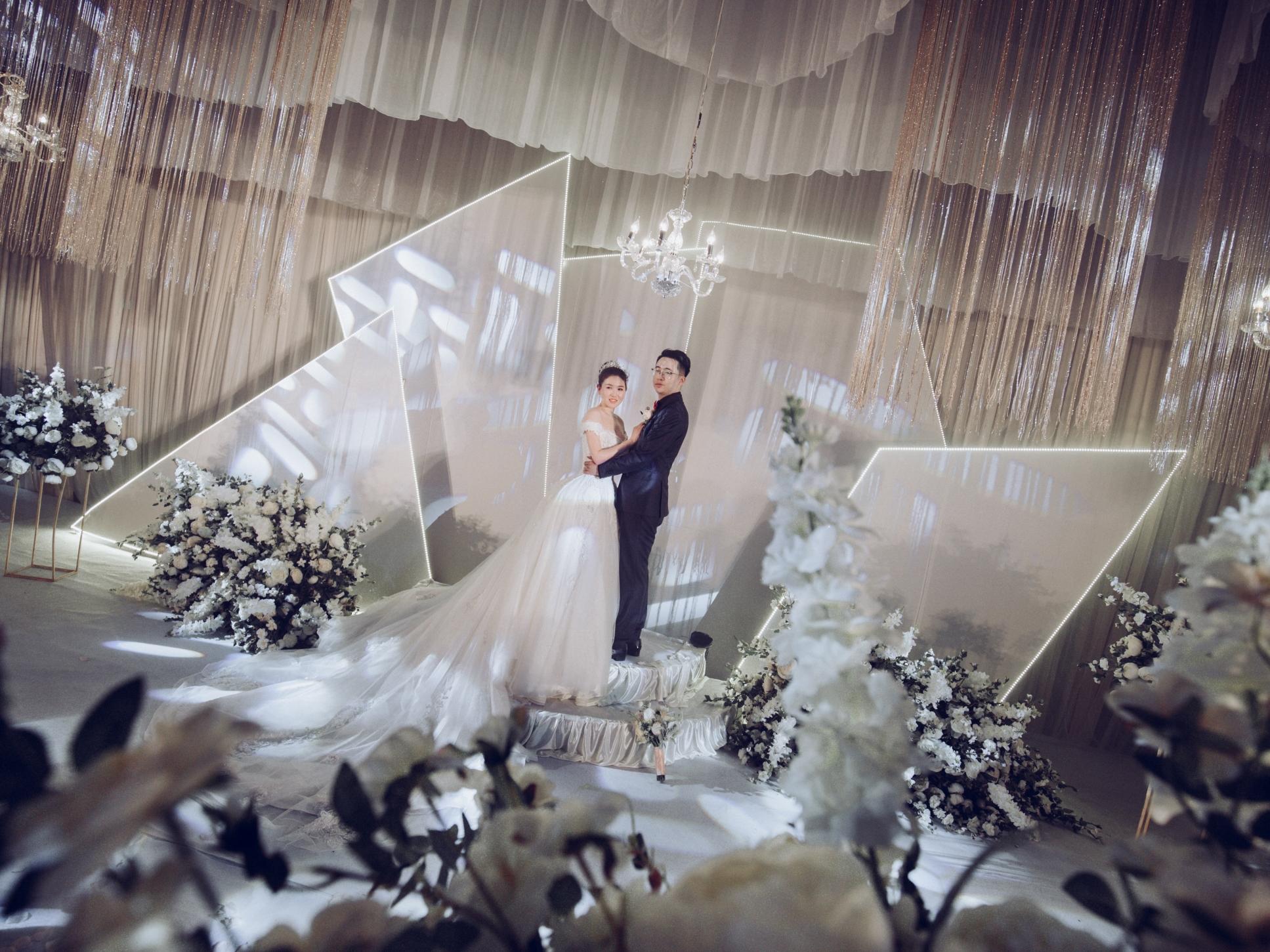 「本季主推」主纱+拖尾+敬酒服+赠送伴娘服三件