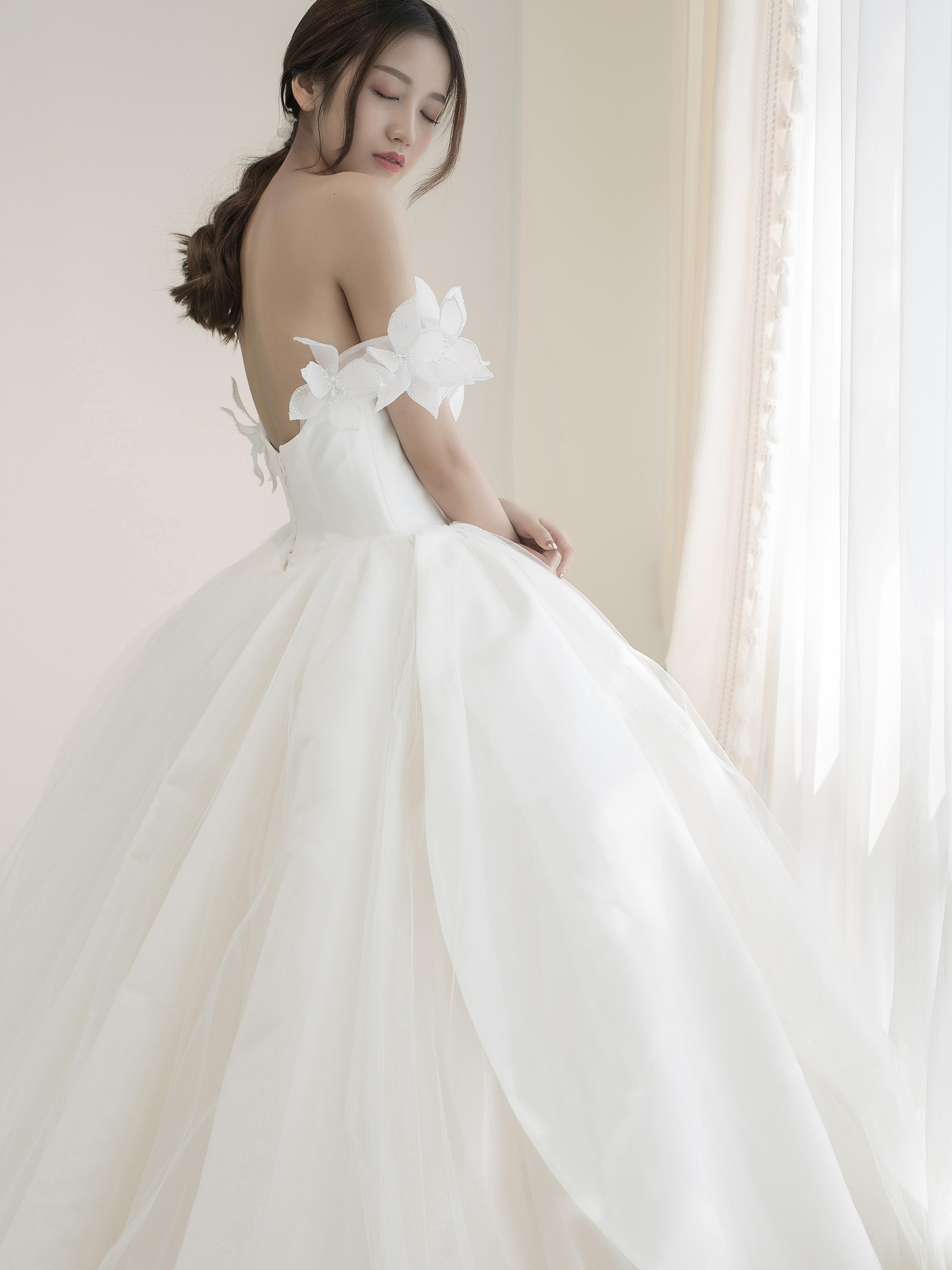 【人气轻奢】 婚礼三件套+首席跟妆免租伴娘服