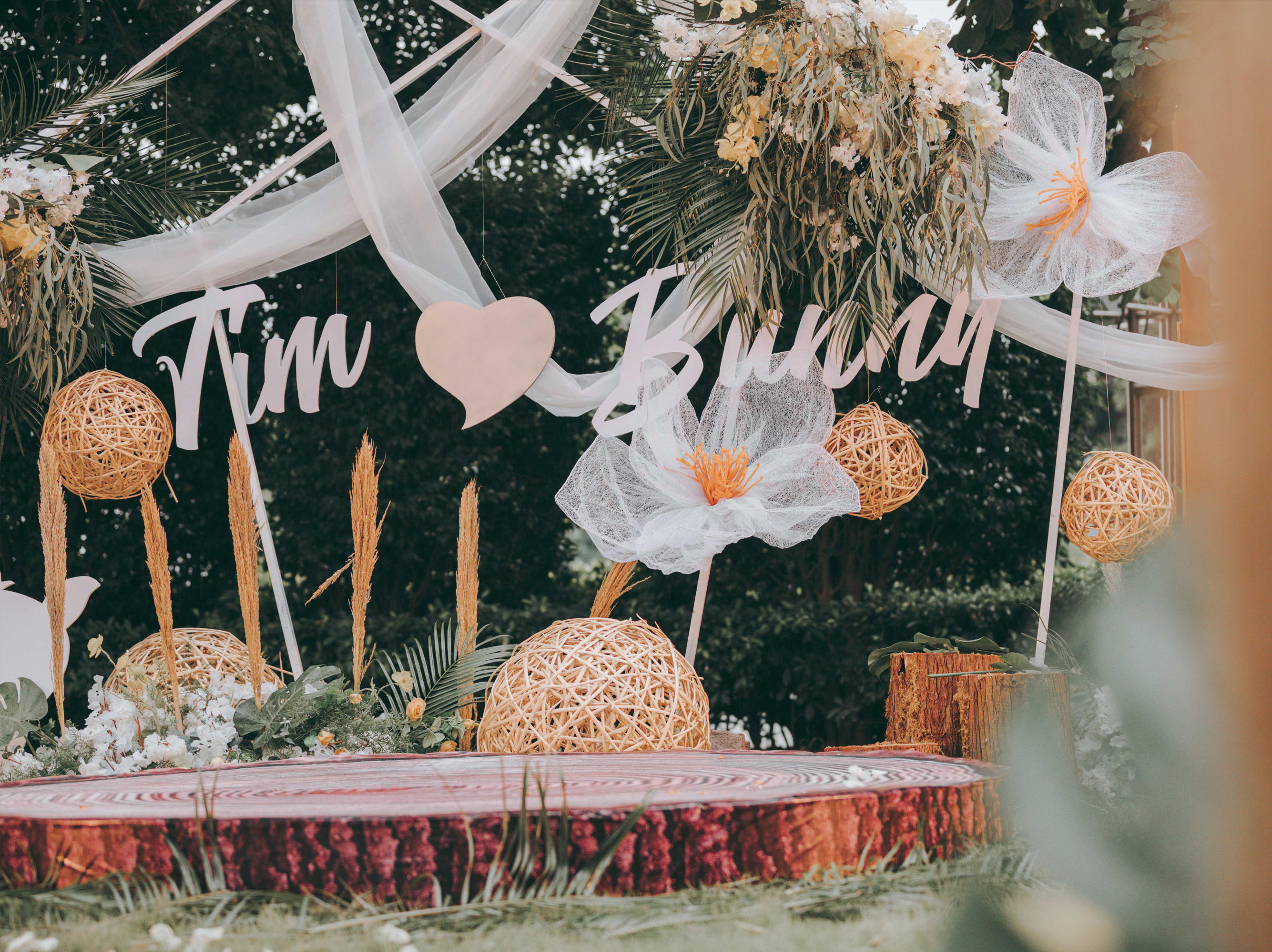 备受新人喜爱的草！坪！婚！礼！