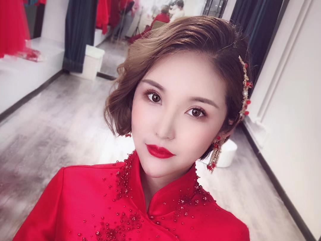 凯瑟琳婚纱礼服化妆造型总监老师 全程跟妆