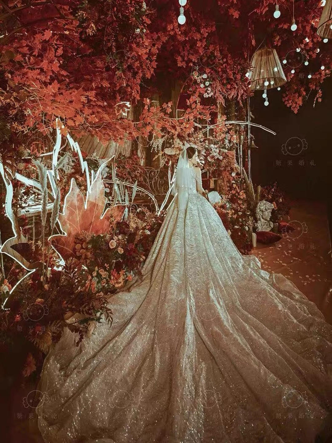 香槟色落肩重工挂脖大拖尾