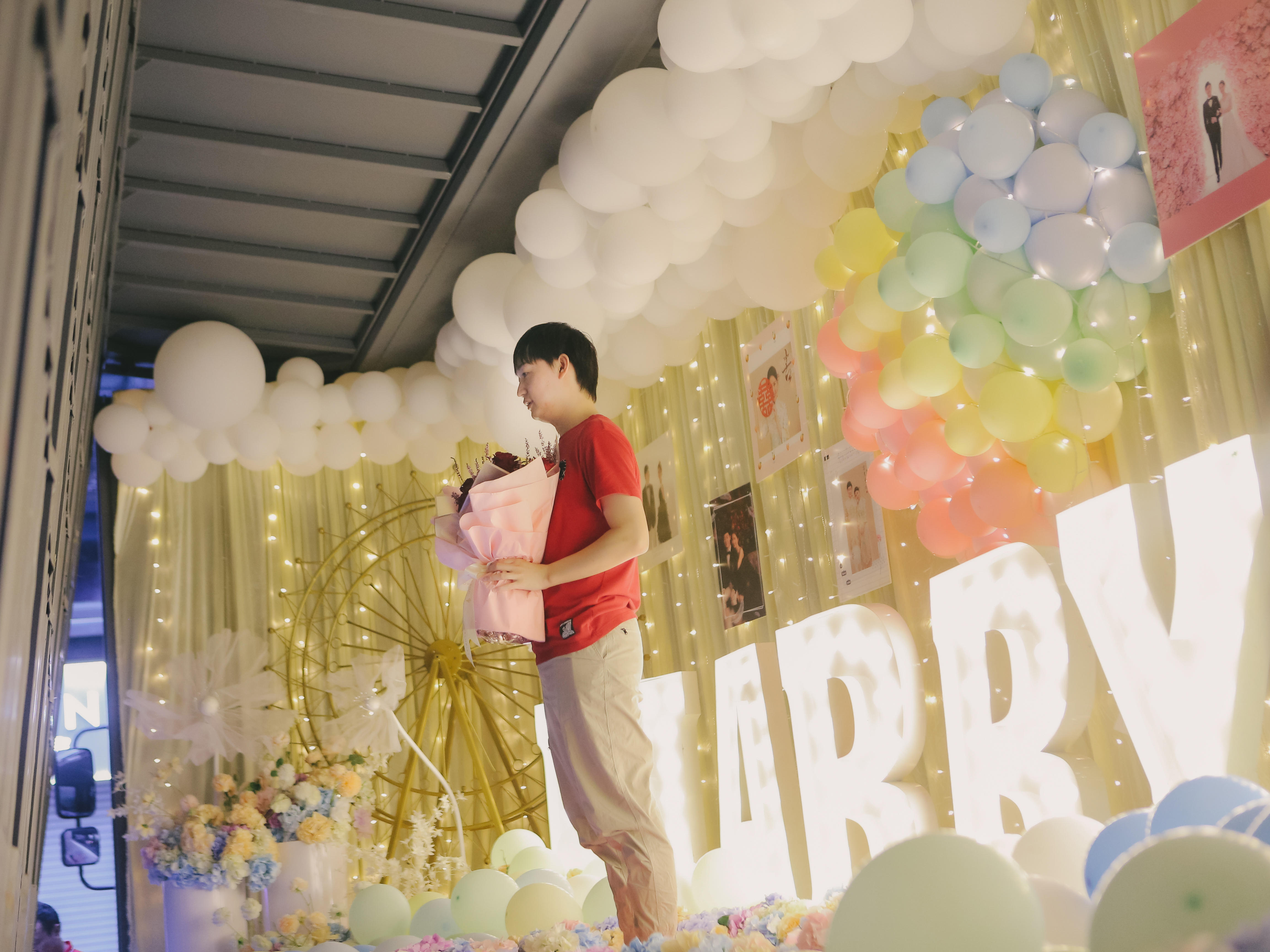 您男朋友给您点的专属外卖到了、麻烦您下楼取一下