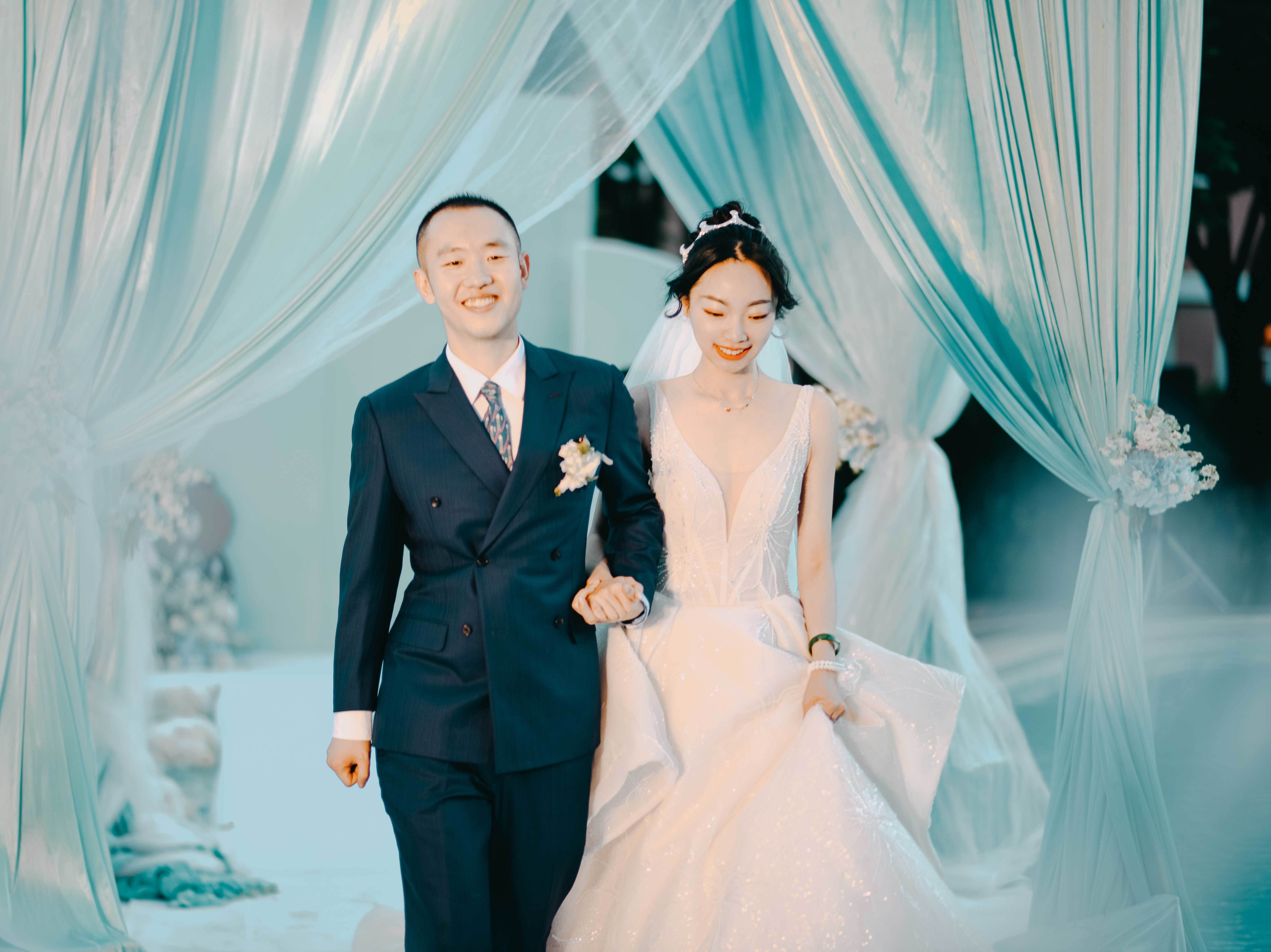 #梦幻公主系列定制婚纱+礼服#套餐包含全天跟妆