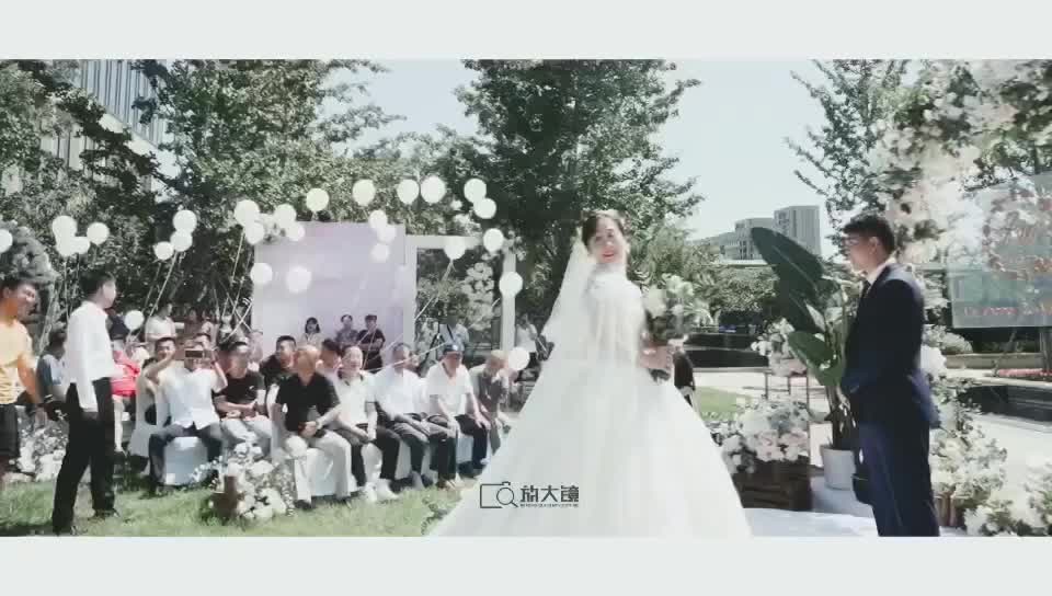 李康婚礼纪实：婚礼上响起她亲手弹的《梦中的婚礼》