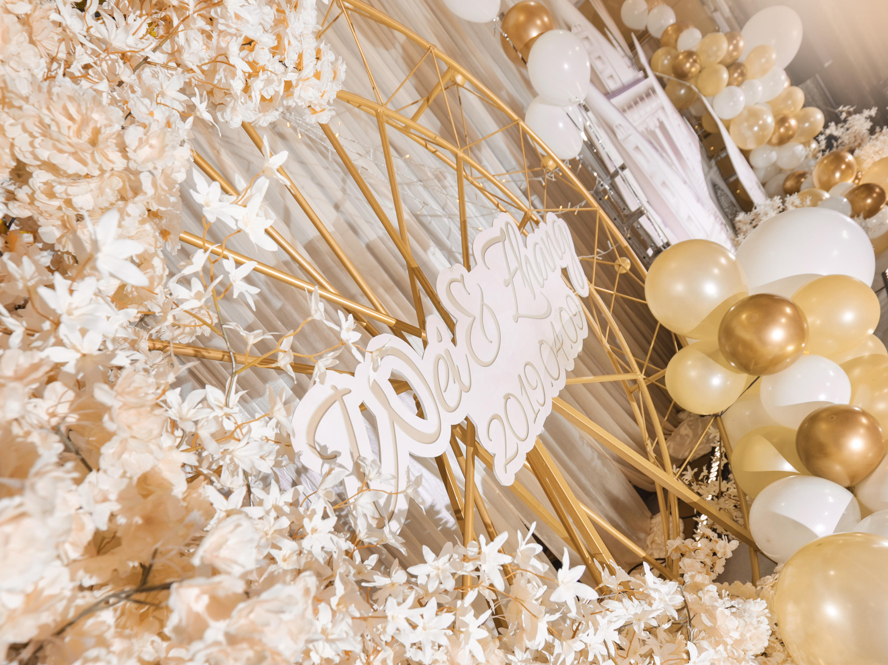 千寻婚礼——《温暖》香槟梦幻城堡限时赠送花艺套餐