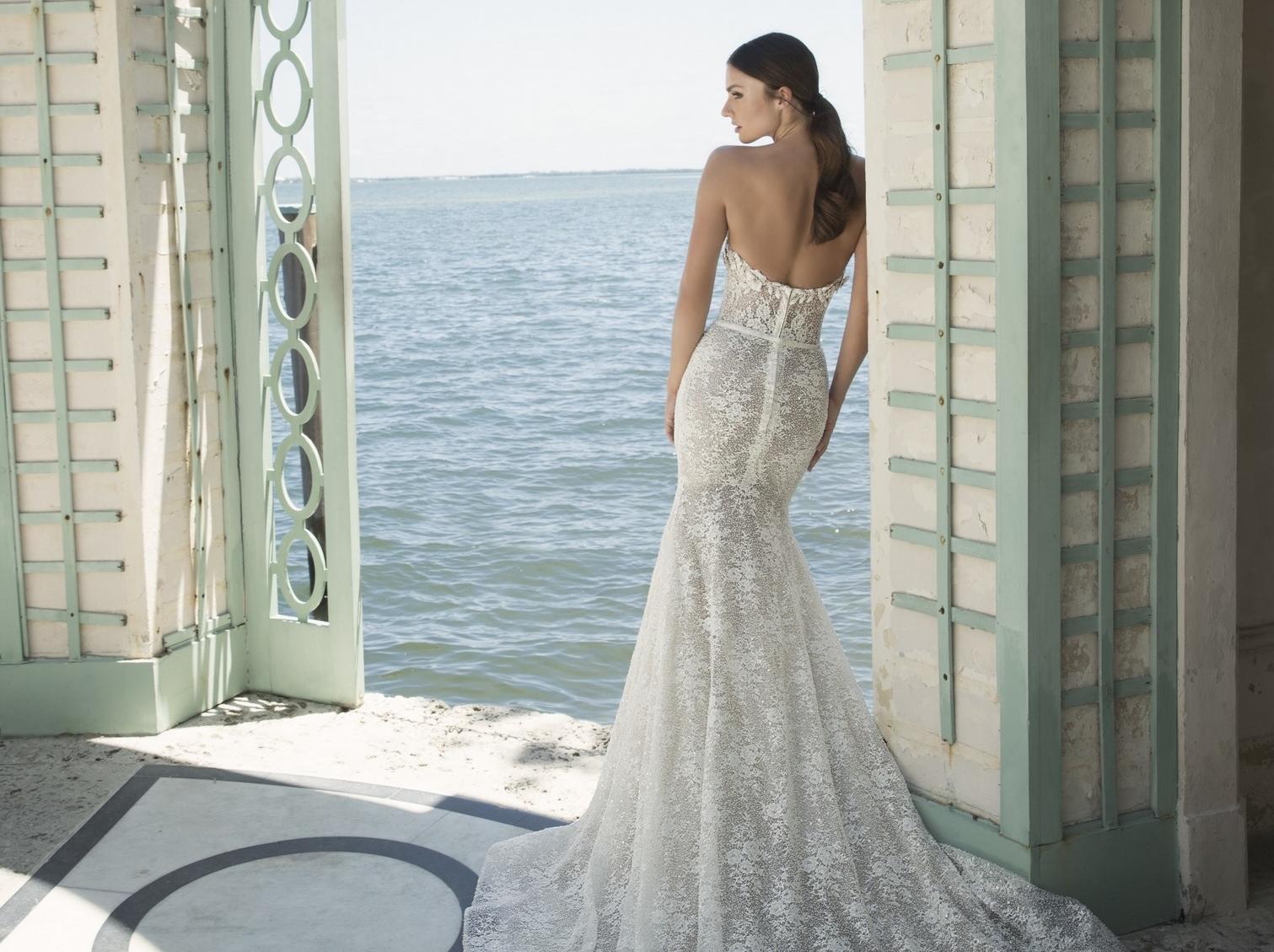 秀禾+仪式纱+敬酒服+中式新郎+伴娘伴娘服+首饰