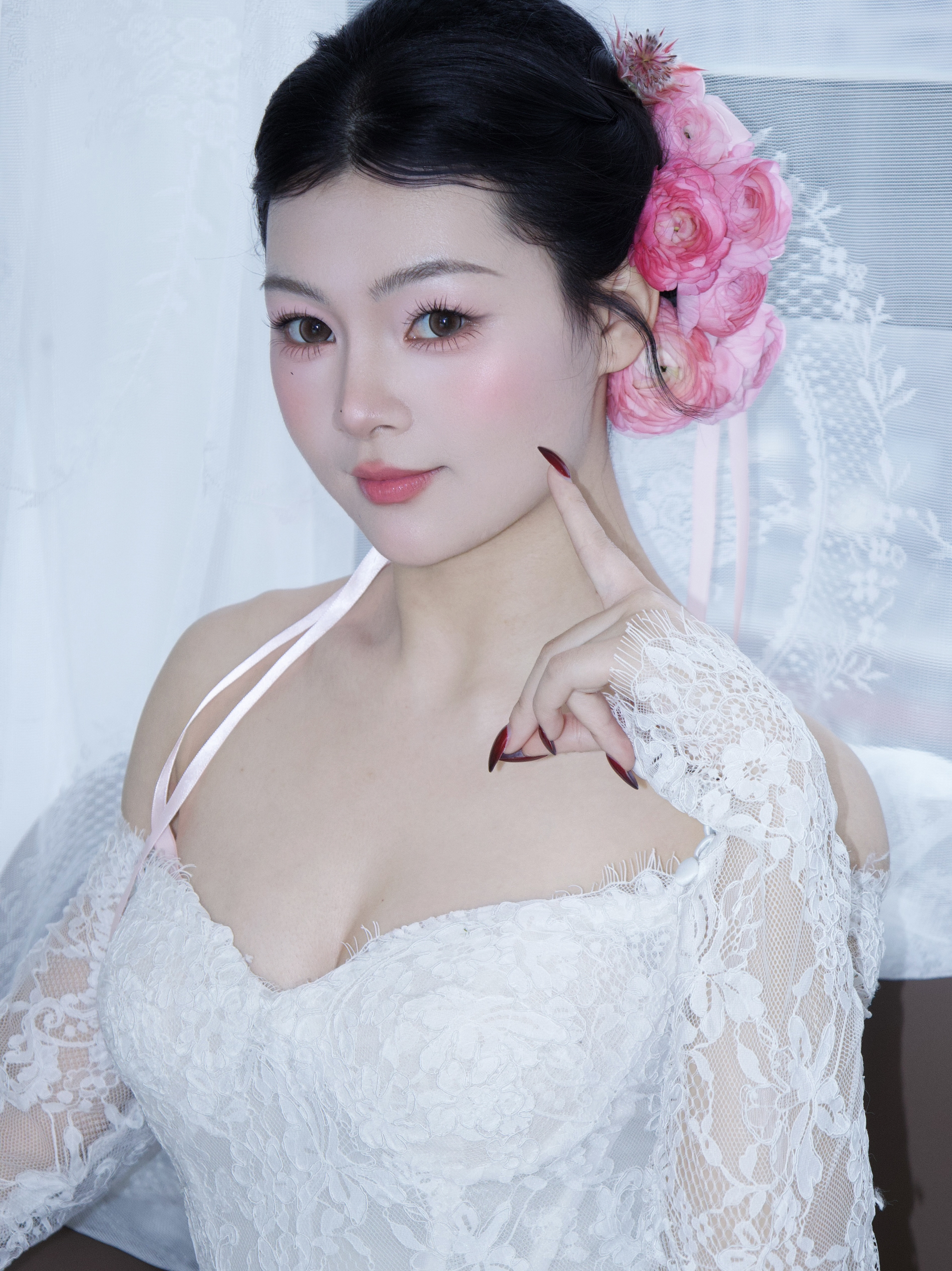 蕾丝与鲜花的搭配