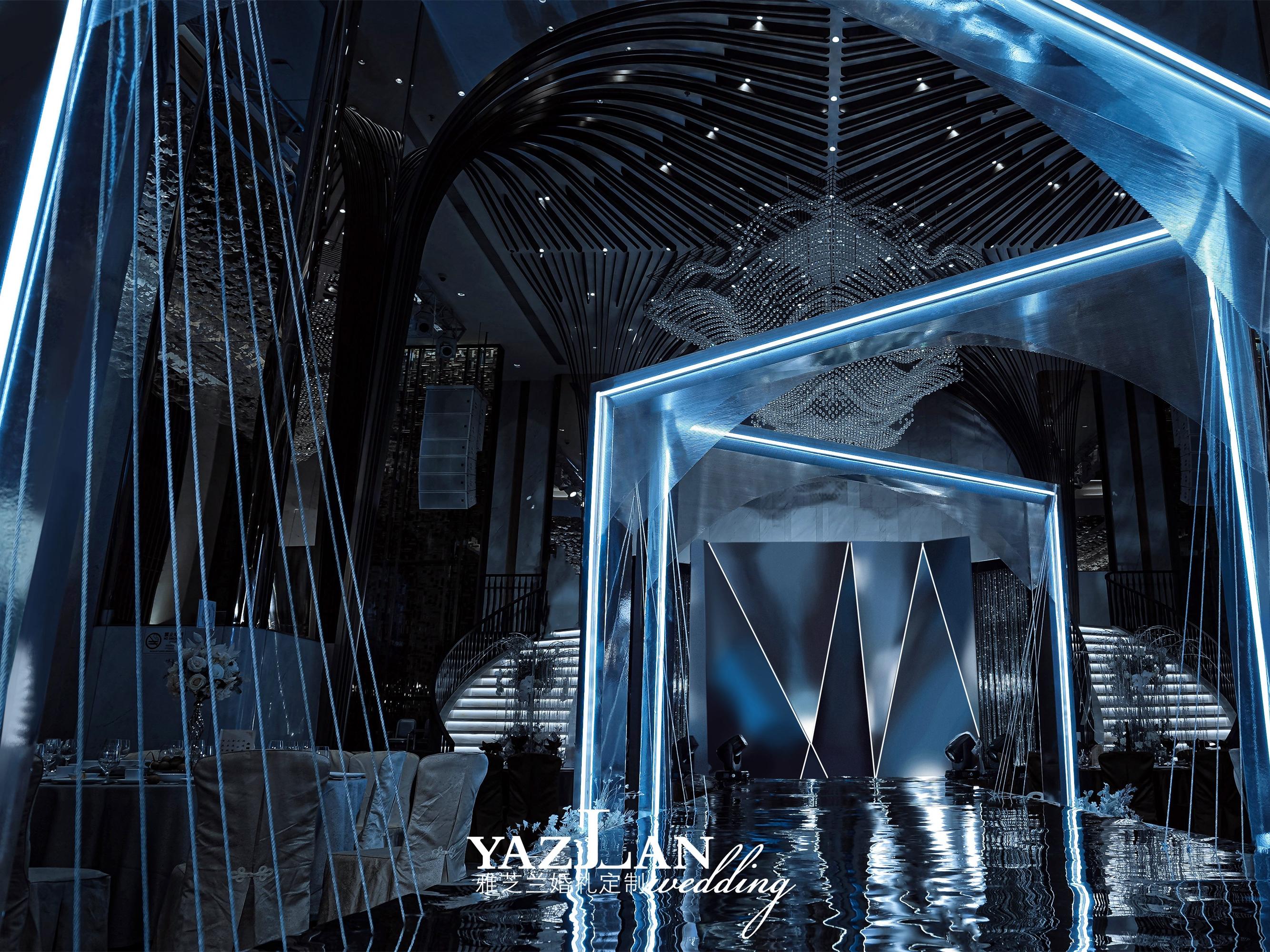 less is mor l 简约秀场设计