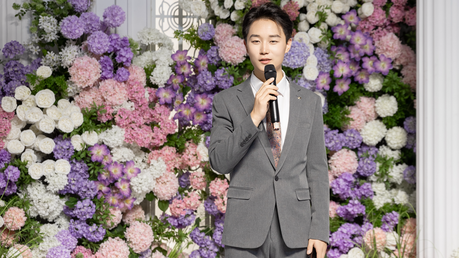 与君初相识，犹如故人归。