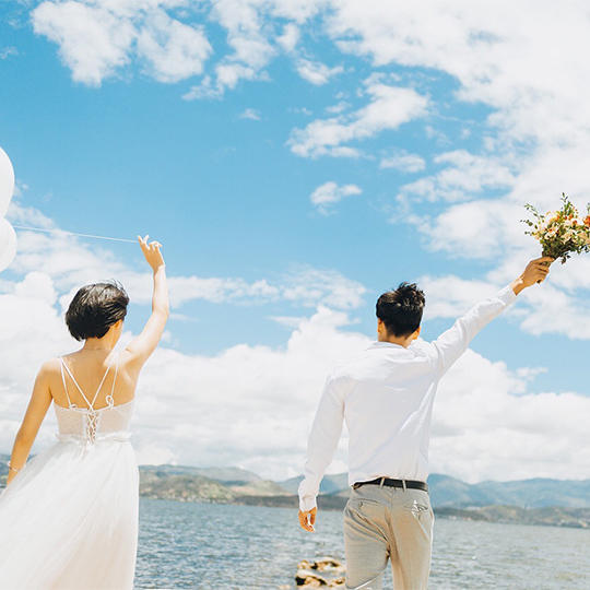 云南定制婚纱旅拍  新风格 轻松风 边玩边拍。