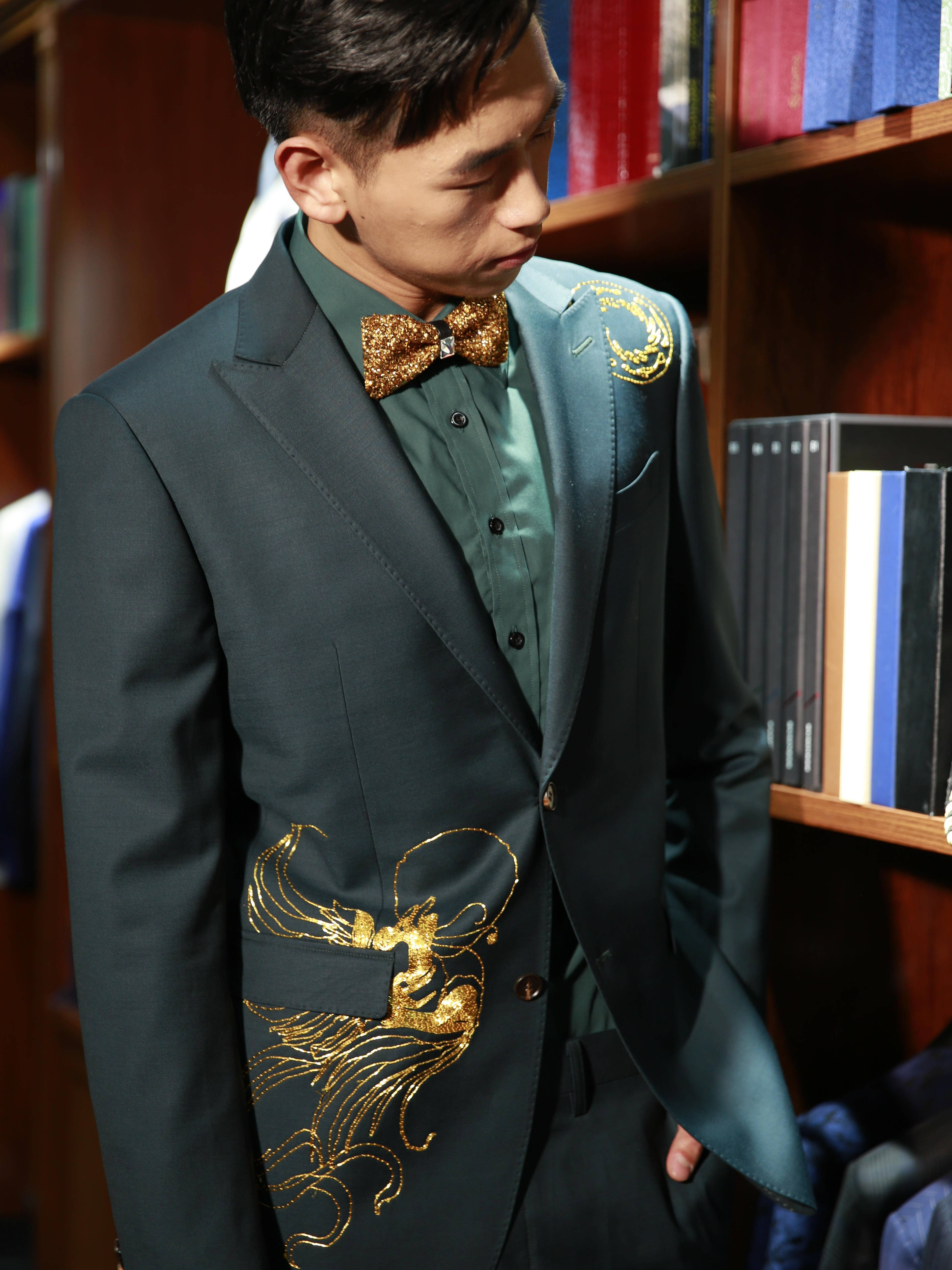 【2020时尚】墨绿色盘金绣