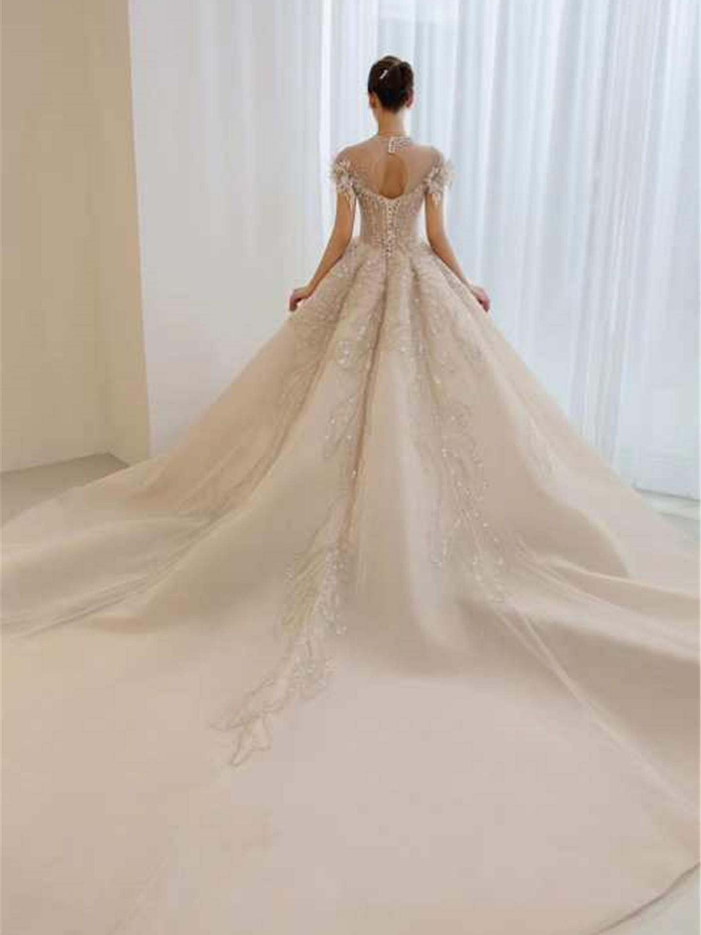 LOVE婚纱礼服14件套+总监化妆师