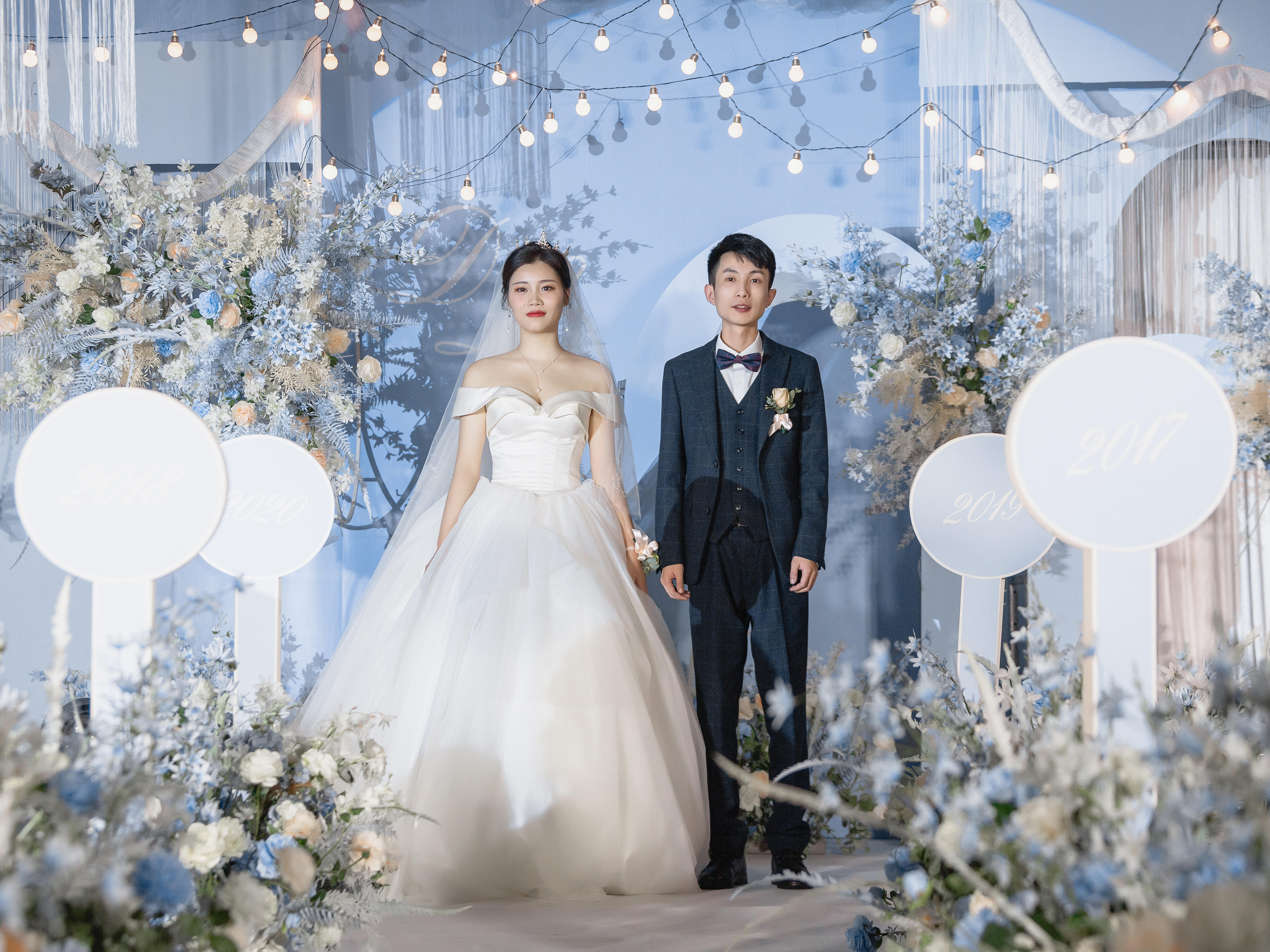 喜壳婚礼莫兰迪蓝色清新小预算吊顶婚礼布置婚庆策划