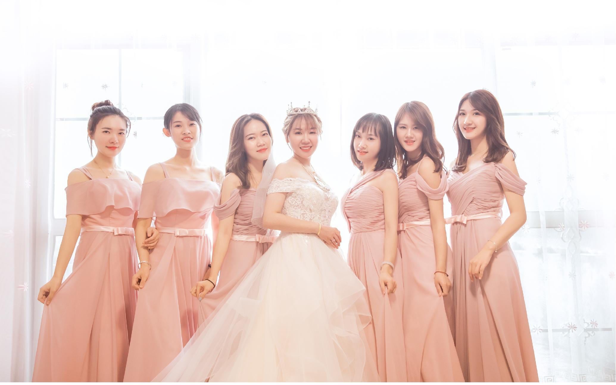 拖尾主纱+出门凤褂+敬酒服+伴娘服系列+跟妆服务