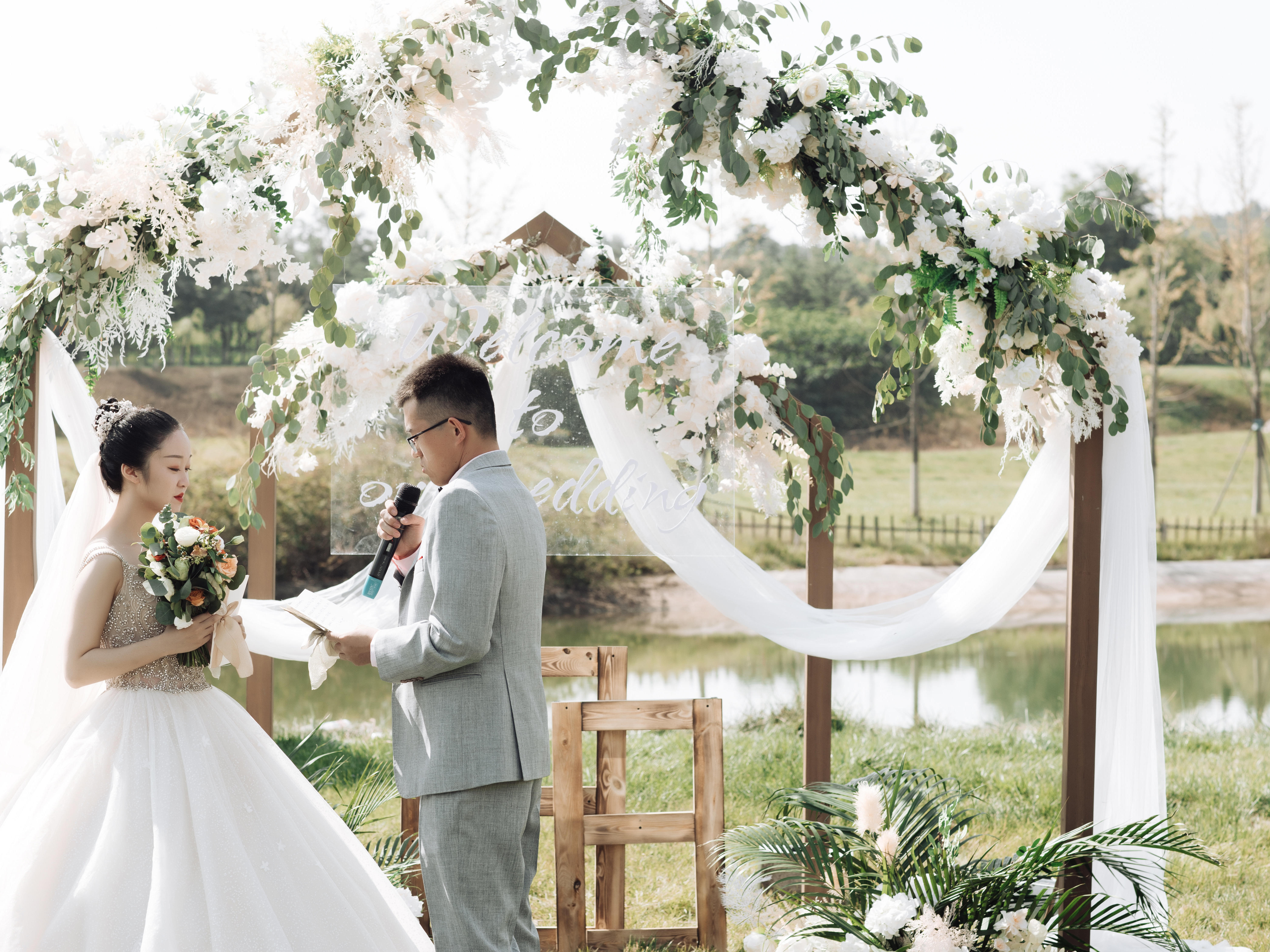 万元左右得高级小众婚礼/绿白系