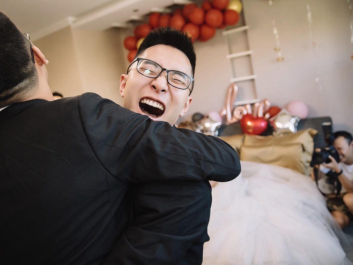 【限时抢】免费试纱！婚纱+跟妆+定制男士西服