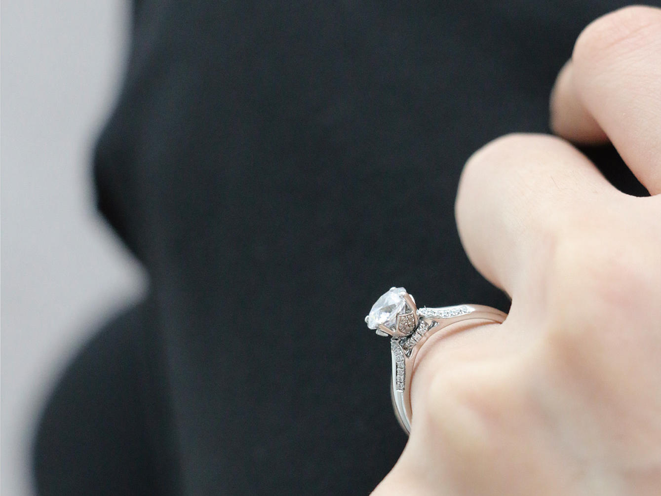 简约轻奢｜遇见 四爪重工钻戒  18k金镶钻戒托