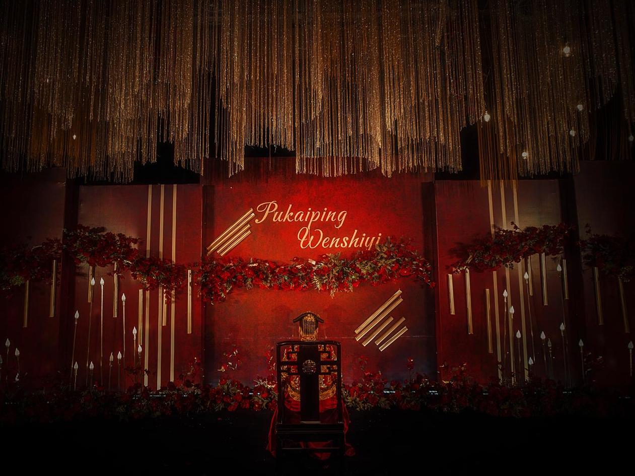 神秘的感觉，热情却不张扬—红 黑  金经典搭配