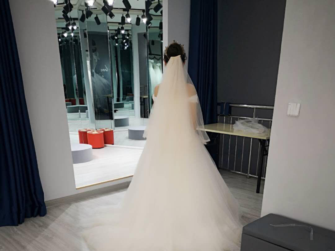 美熙婚纱--长拖尾（最新款）+秀禾+礼服三件套