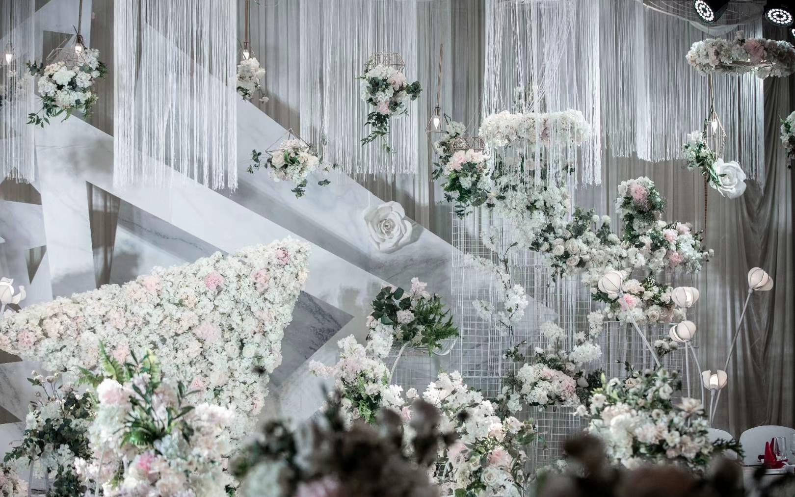 干净大气的白绿自然风婚礼