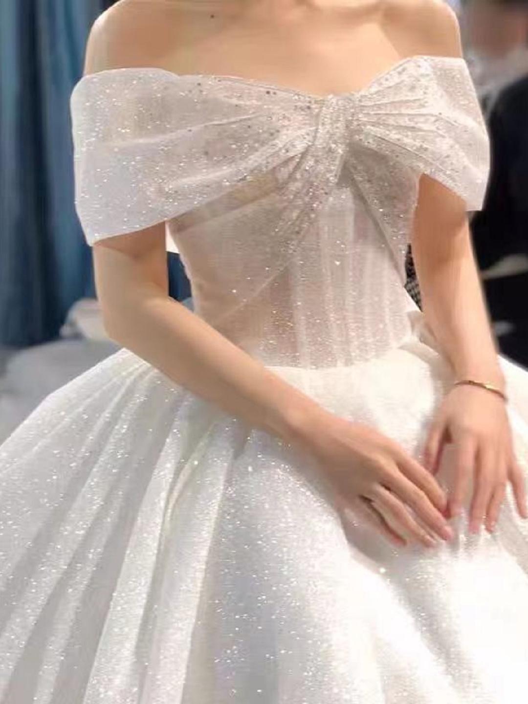 2580婚礼当天礼服跟妆全包套餐