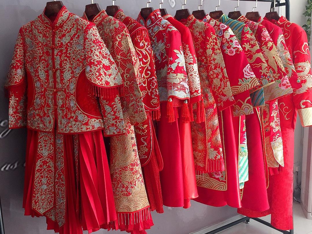 【超值春季租赁】新娘齐地婚纱秀禾礼服三件套租赁