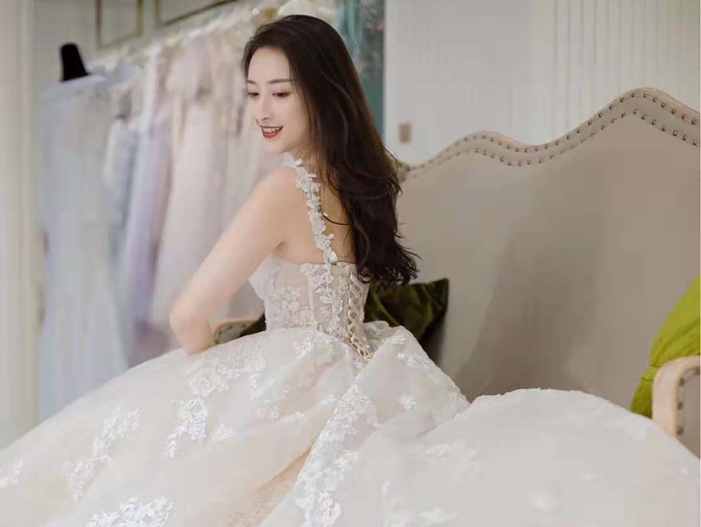 L&S 2019时尚吊肩拖尾婚纱