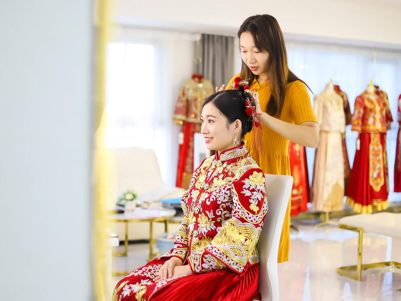 婚礼跟妆+秀禾晚服西装伴娘服化妆造型多选一