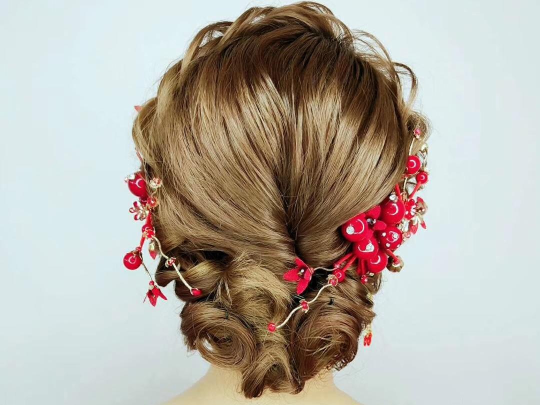 金牌化妆师全程跟妆任意三造型妆容送美甲