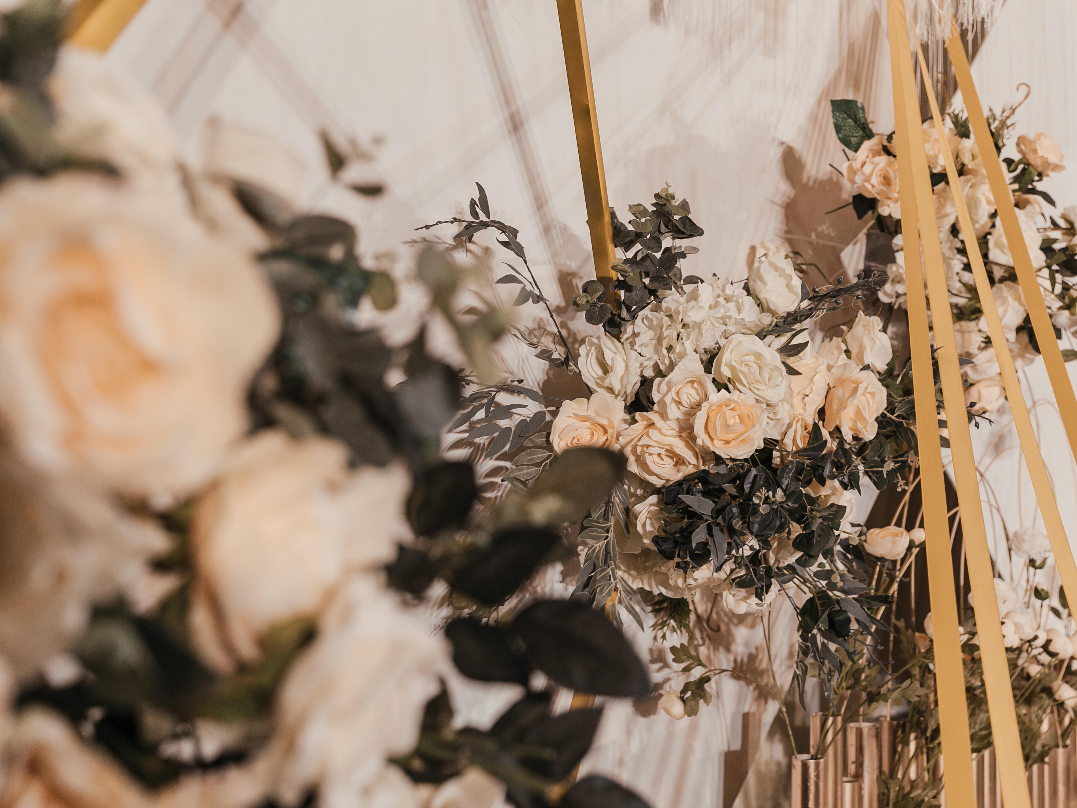 香槟金简约大气场布带四大【适合层高3米25桌宴】