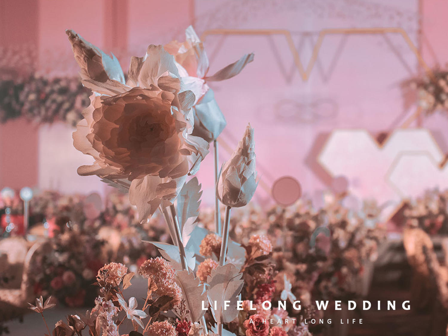 简约轻奢，时尚创意婚礼，花艺设计效果满分。