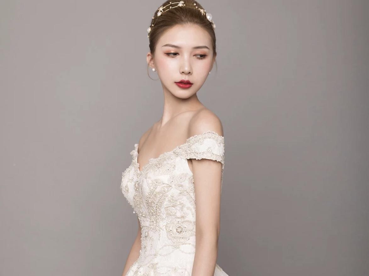 【锦鹤跟妆+全新婚纱组合】超值7件套+3套妆面。