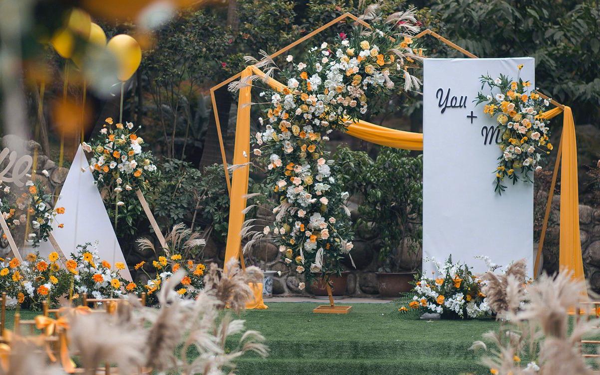 户外森系婚礼ins金色系草坪婚礼