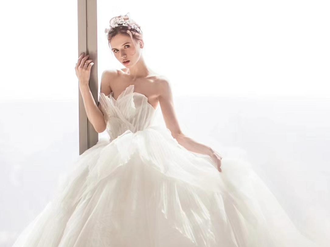 【K女王】轻奢婚纱+秀禾+敬酒服+伴娘