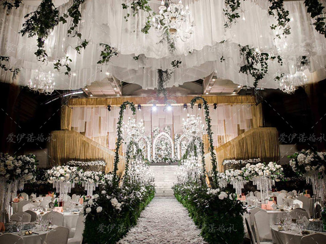 定制类婚礼婚纱礼服三套免租金免费穿