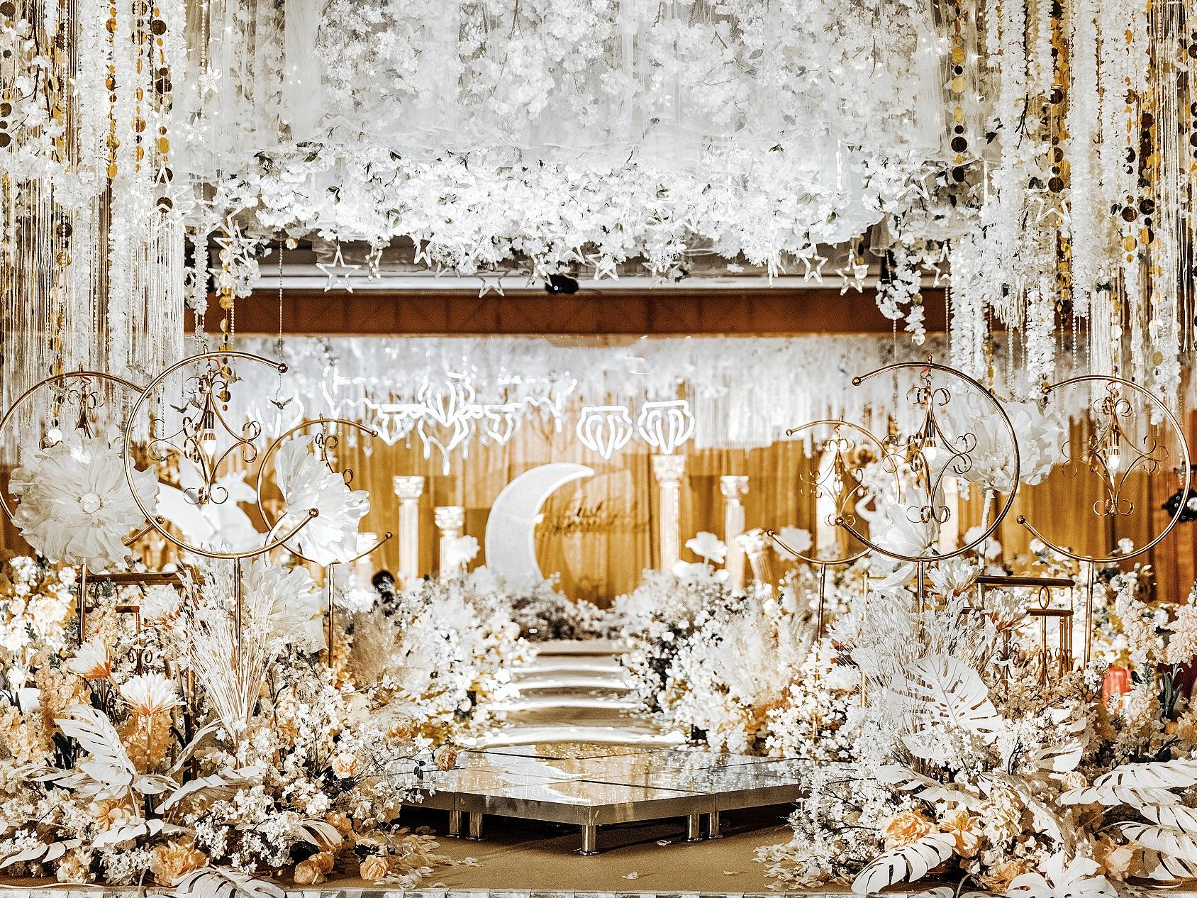 【素觉婚礼】“金色小夜曲”主题婚礼一价全包