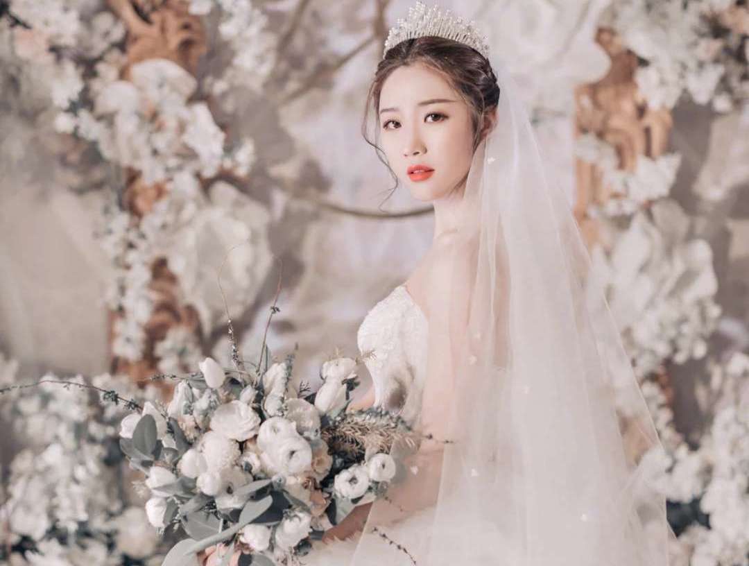 【小预算超值租赁】超值新款齐地婚纱+礼服两件套