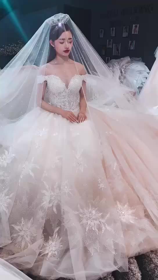 薇拉/总监全天跟妆/主纱+中式+敬酒+伴娘服2件