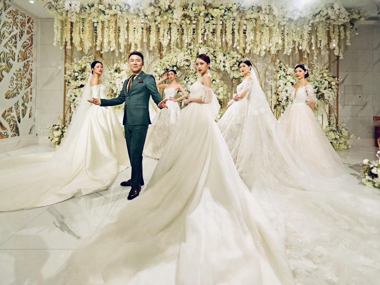 资深主持+流程编彩+定制串词+音乐制作+舞蹈编排