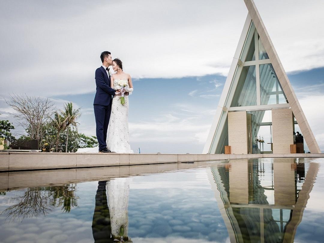 巴厘岛 — 康莱德无限教堂婚礼